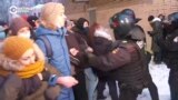 Дубинки против туалетной бумаги: противостояние на "Красносельской"